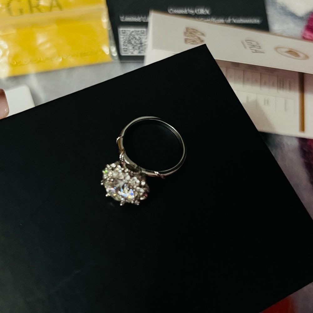 Moissanite Stunning Flower design Silver Ring 🥰💐 size 6.5